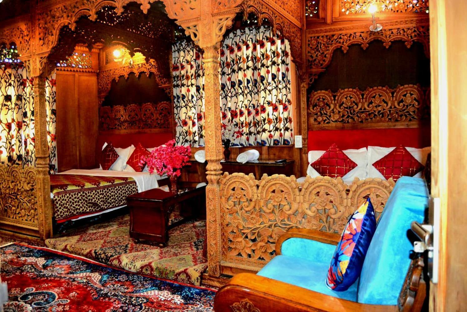 Hotel Heritage Amina Group Of Houseboats à Srīnagar Extérieur photo