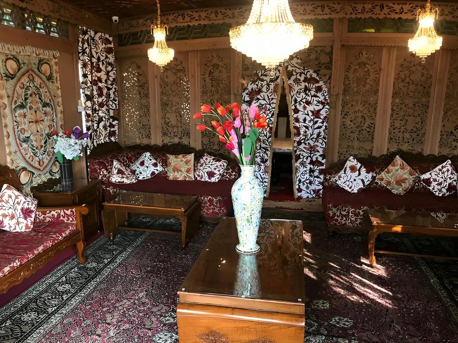 Hotel Heritage Amina Group Of Houseboats à Srīnagar Extérieur photo