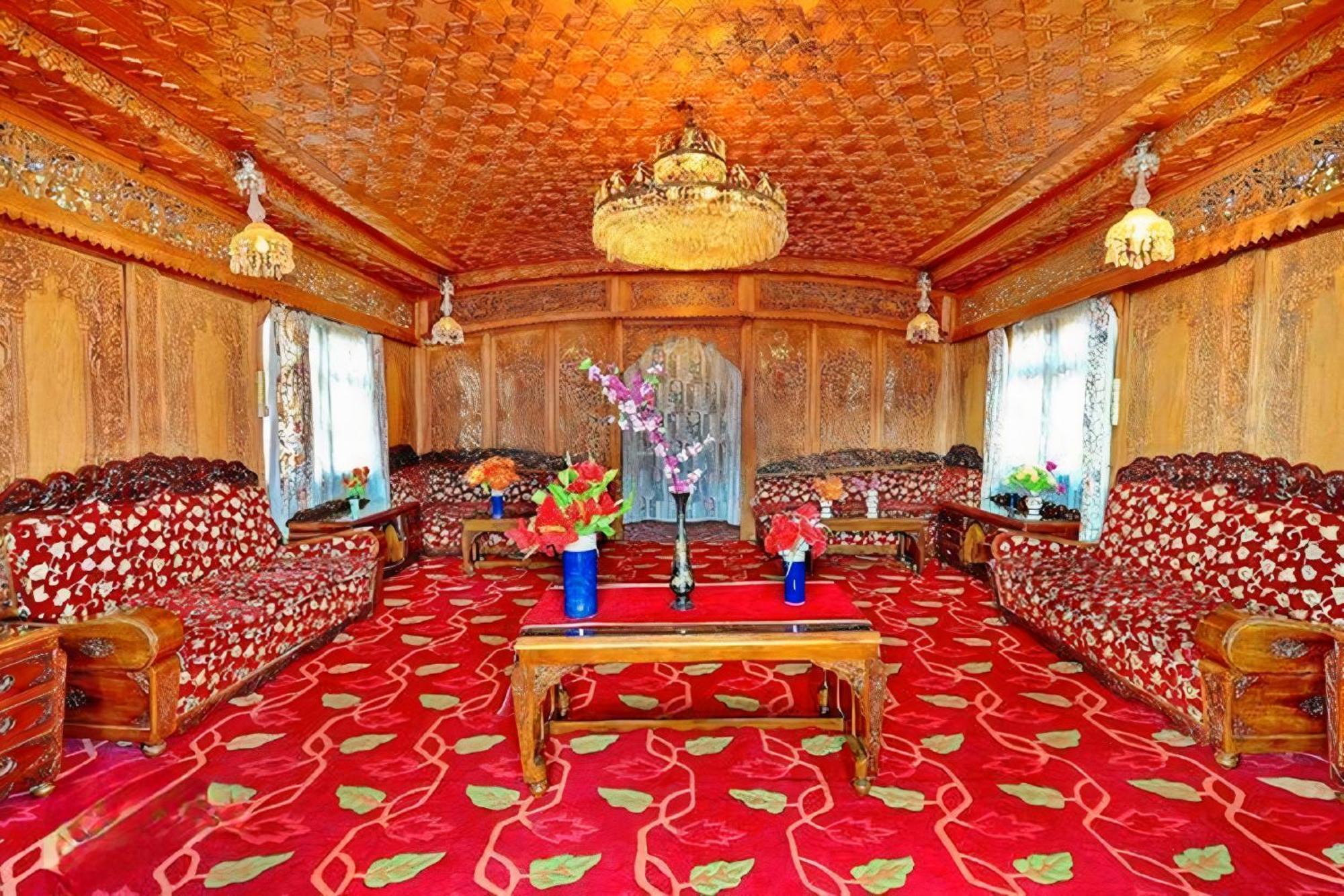 Hotel Heritage Amina Group Of Houseboats à Srīnagar Extérieur photo