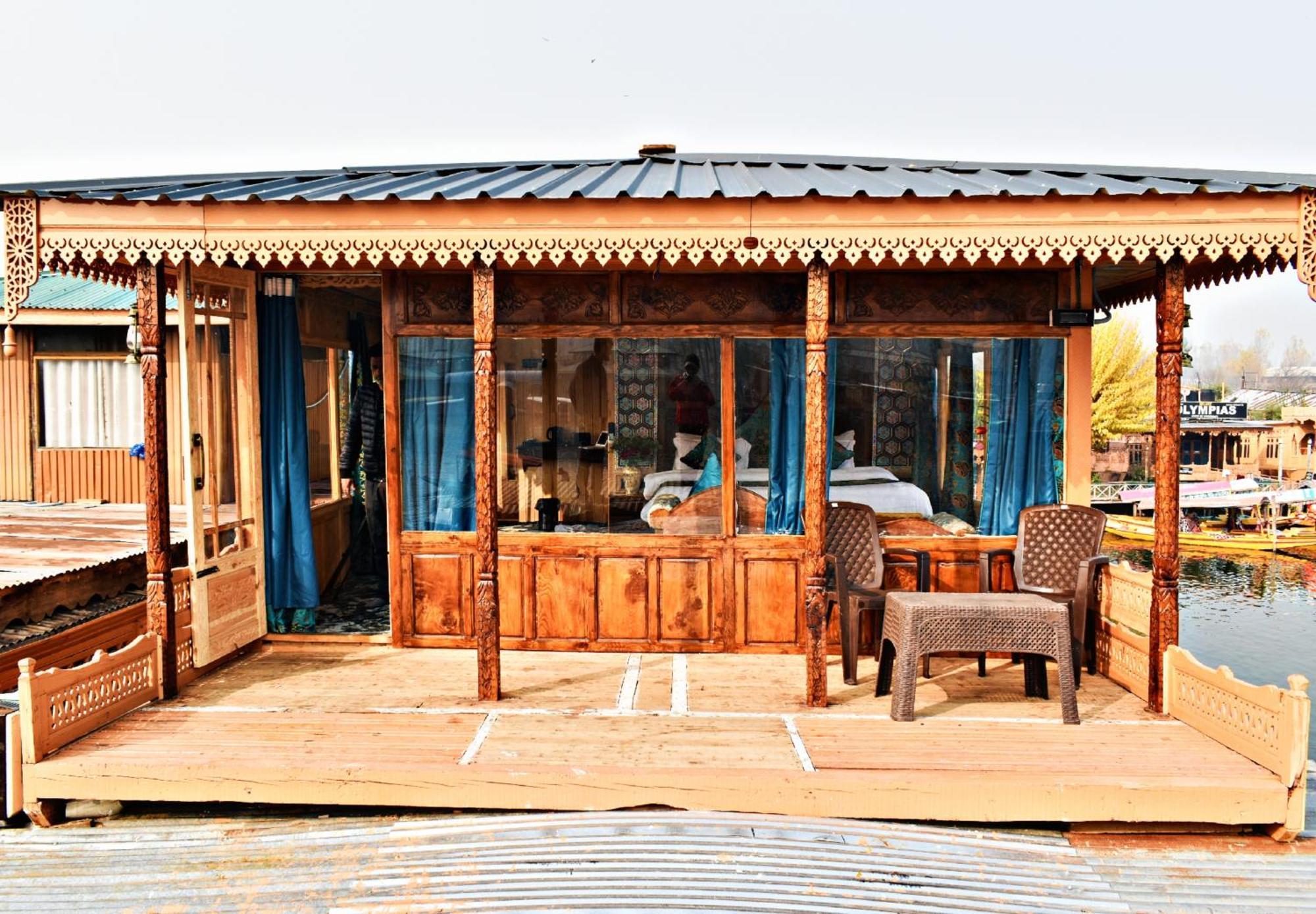 Hotel Heritage Amina Group Of Houseboats à Srīnagar Extérieur photo